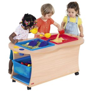 Mesa de actividades para los pequeños