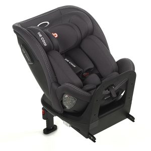 La silla de coche Fit ha sido diseñada para que el peque viaje a contramarcha durante todo su periodo de utilización (hasta los 105 cm) aunque permite viajar a favor de la marcha a partir de los 76 cm  Su reductor protege al bebé durante los primeros
