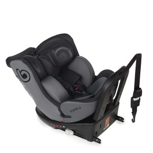 La silla de seguridad Be Cool Easy i-Size se adapta al crecimiento del bebé gracias a su reductor y sus distintas posiciones de cabezal  1 Instalación a contramarcha con isofix y top tether Utilizando el arnés de la silla como sistema de retenc